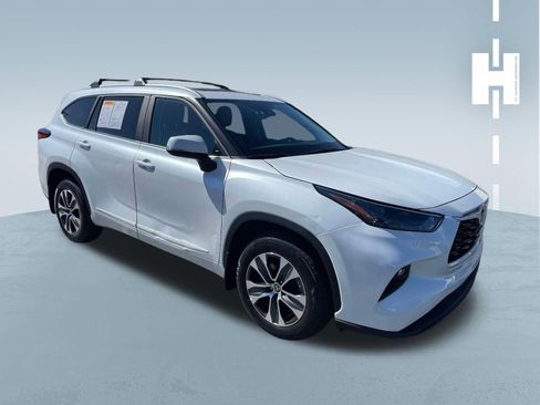 Used 2023 Toyota Highlander XLE image 1