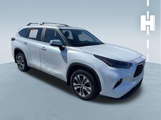 Used 2023 Toyota Highlander XLE video 1