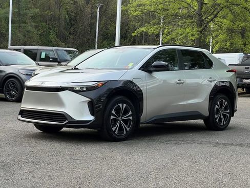 Used 2024 Toyota bZ4X XLE w/ Weather Package image 3