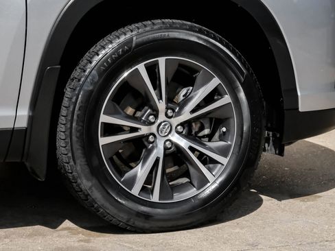 Used 2019 Toyota Highlander LE image 52