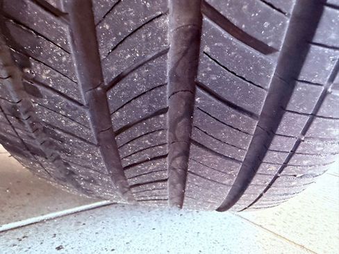 Certified 2025 Lexus ES 300h w/ Premium Package image 17