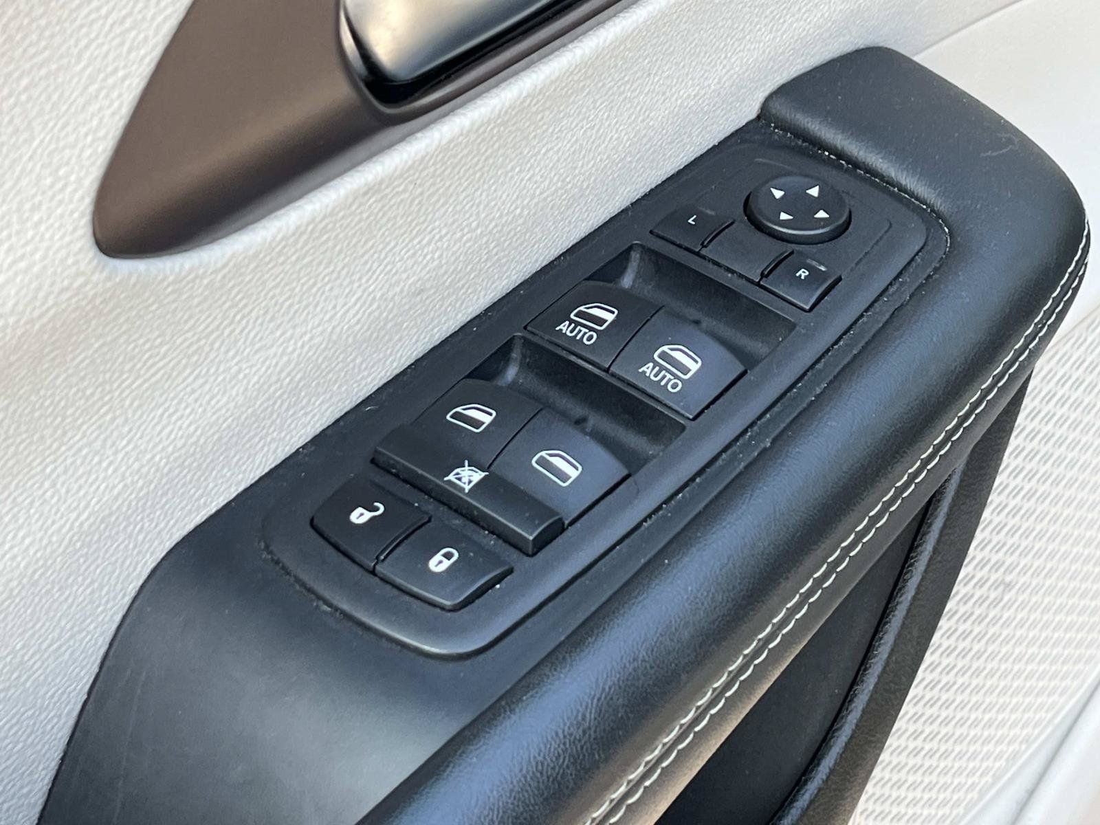 Used 2023 Chrysler Voyager LX FWD image 27
