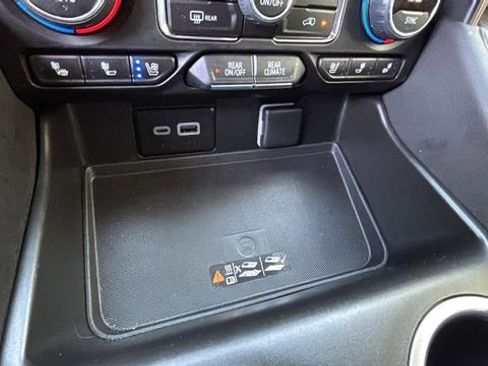 Used 2024 Chevrolet Suburban High Country image 37