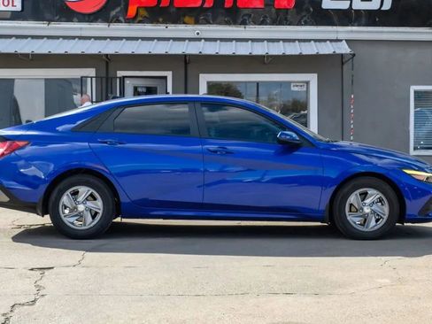 Used 2025 Hyundai Elantra SE FWD image 9