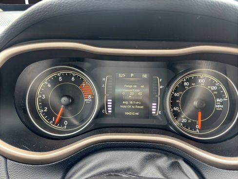 Used 2016 Jeep Cherokee Latitude w/ Safety/Convenience Group AWD/4WD image 18