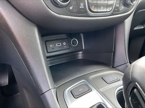 Used 2023 Chevrolet Equinox LT image 25