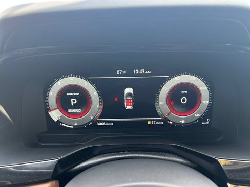 Used 2025 Nissan Pathfinder Platinum w/ Black Appearance Package FWD image 18