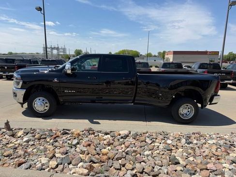 New 2026 RAM 3500 Laramie AWD/4WD image 4