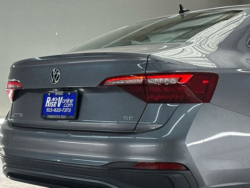 Used 2024 Volkswagen Jetta SE FWD image 9