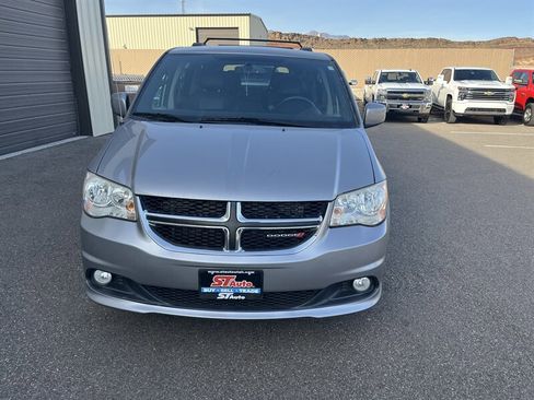 Used 2017 Dodge Grand Caravan SXT image 8