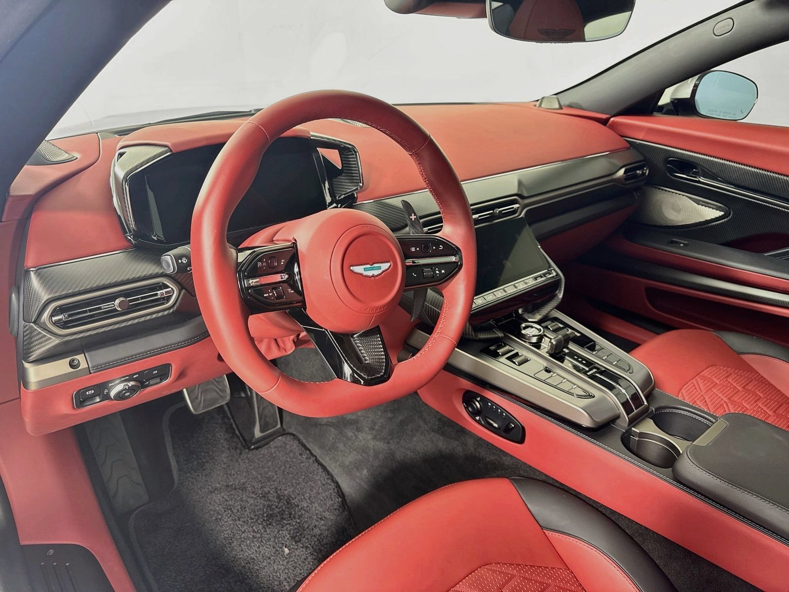 Used 2025 Aston Martin Vanquish RWD image 7
