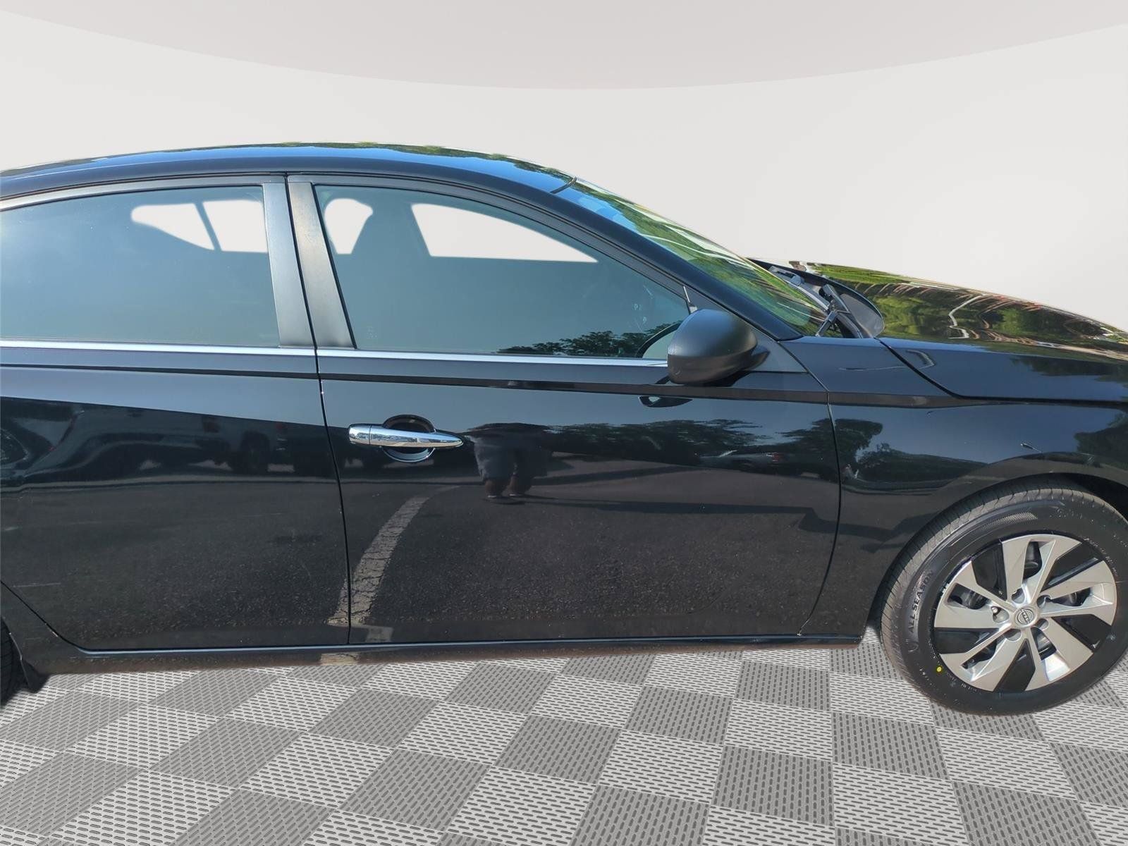 Used 2024 Nissan Altima 2.5 S FWD image 33
