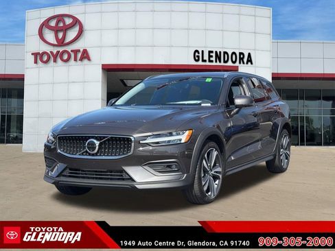 Used 2025 Volvo V60 B5 Cross Country Plus AWD/4WD image 4