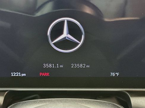 Used 2024 Mercedes-Benz GLC 300 4MATIC image 13