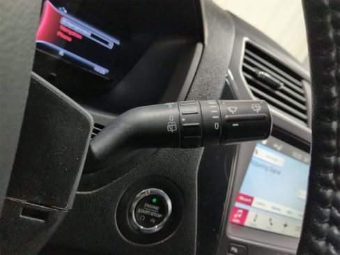 Used 2017 Ford Explorer XLT w/ Equipment Group 202A image 26