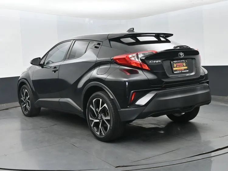 Used 2022 Toyota C-HR XLE FWD image 9