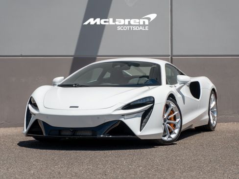 Used 2026 McLaren Artura RWD image 3