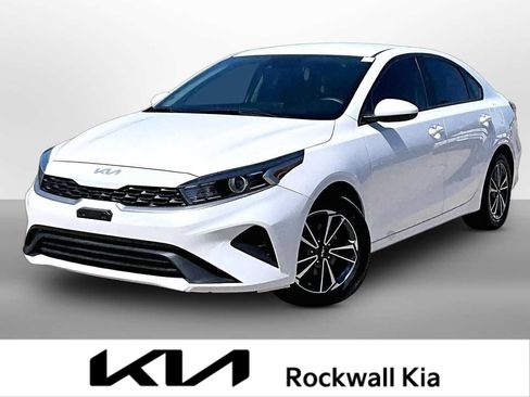 Certified 2022 Kia Forte LXS FWD image 1