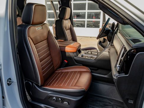 Used 2024 GMC Sierra 3500 Denali Ultimate image 31