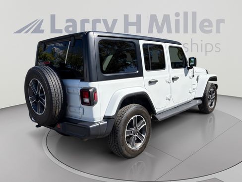 Used 2023 Jeep Wrangler Unlimited Sahara AWD/4WD image 5