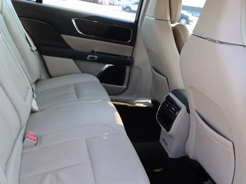 Used 2017 Lincoln Continental Select FWD image 16