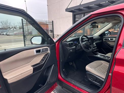 Used 2020 Ford Explorer XLT image 9