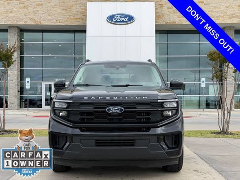 Used 2025 Ford Expedition Active AWD/4WD image 2