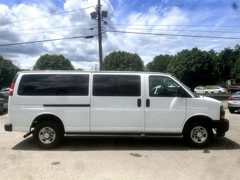 Used 2022 Chevrolet Express 3500 LS image 4