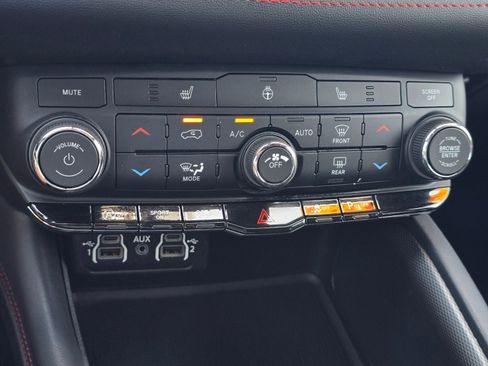 Used 2025 Dodge Durango GT AWD/4WD image 21