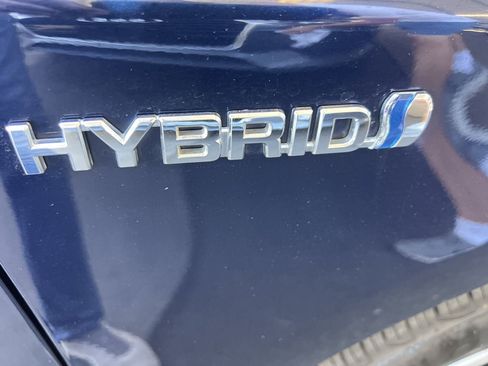 Used 2015 Toyota Prius Two FWD image 16