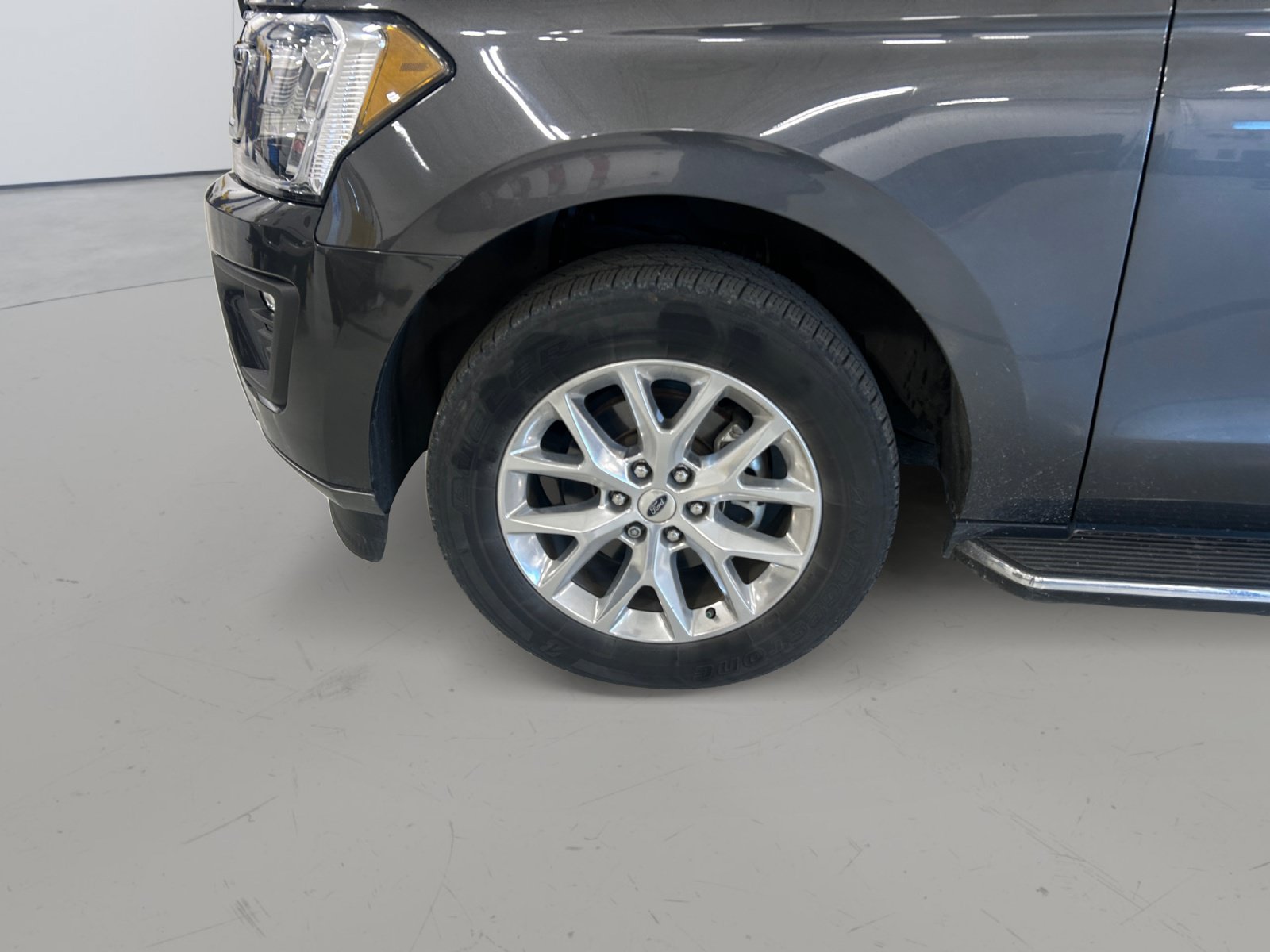 Used 2020 Ford Expedition XLT w/ Equipment Group 202A RWD image 9