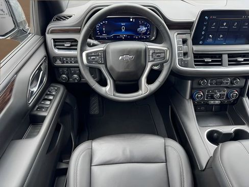 Used 2023 Chevrolet Tahoe Z71 w/ Luxury Package AWD/4WD image 25