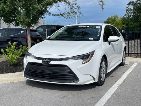 Used 2023 Toyota Corolla LE FWD image 3