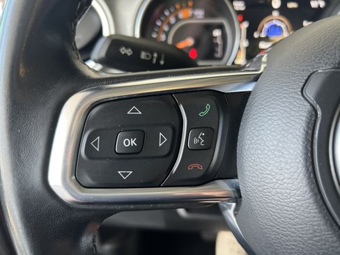 Used 2019 Jeep Wrangler Unlimited Sahara AWD/4WD image 22