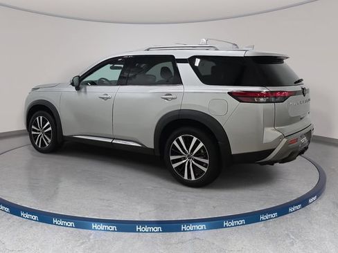 Used 2024 Nissan Pathfinder Platinum w/ Cargo Package AWD/4WD image 8