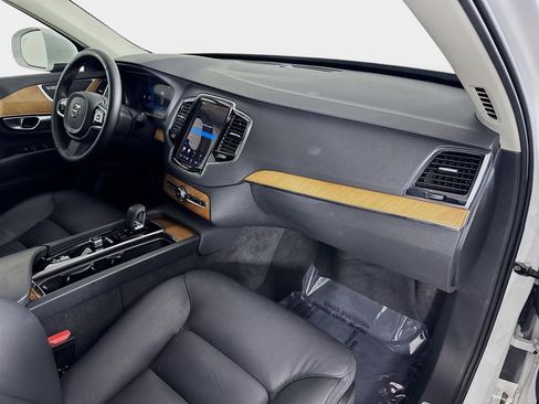 Used 2024 Volvo XC90 B5 Plus w/ Protection Package Premier image 31
