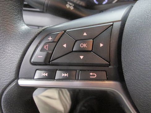 Used 2024 Nissan Sentra SV FWD image 30
