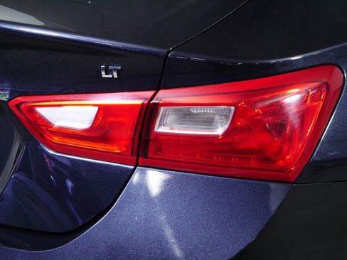 Used 2023 Chevrolet Malibu LT FWD image 17