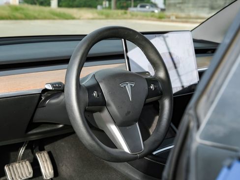 Used 2022 Tesla Model 3 Long Range AWD/4WD image 16