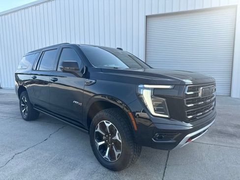 Used 2025 GMC Yukon XL AT4 w/ AT4 Premium Package AWD/4WD image 7