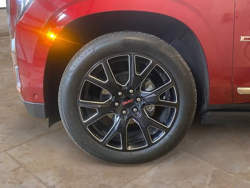 Used 2024 GMC Yukon Denali w/ Denali Reserve Package image 31