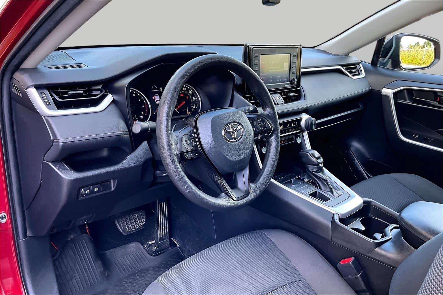 Used 2021 Toyota RAV4 LE AWD/4WD image 18