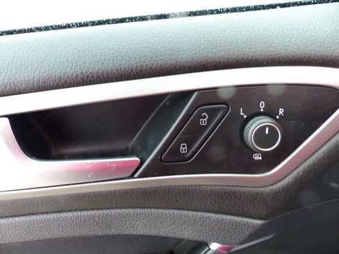 Used 2016 Volkswagen Golf SE image 20