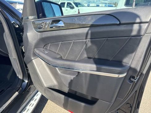 Used 2015 Mercedes-Benz GL 550 4MATIC image 8