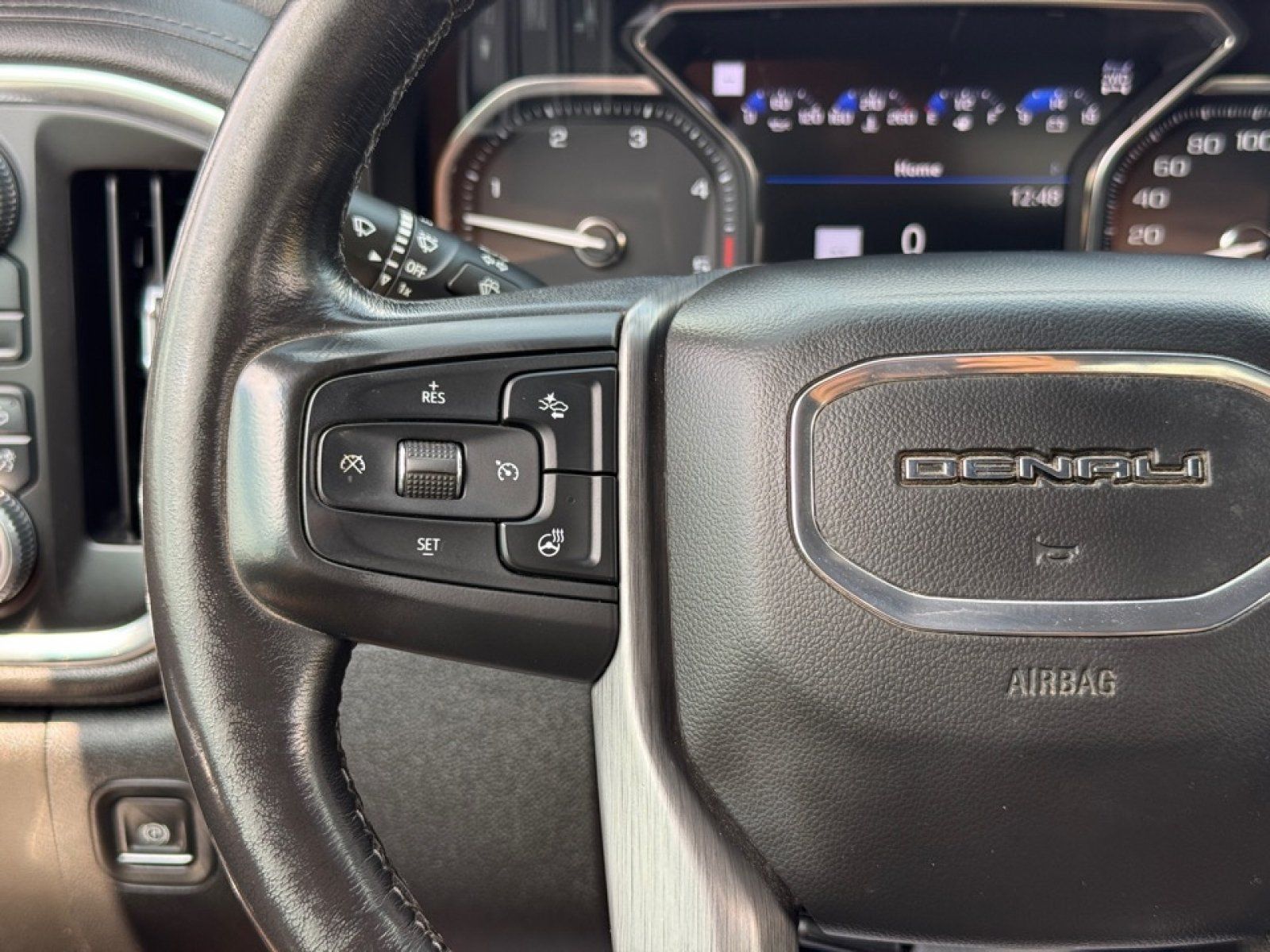 Used 2020 GMC Sierra 3500 Denali w/ Denali Ultimate Package AWD/4WD image 23