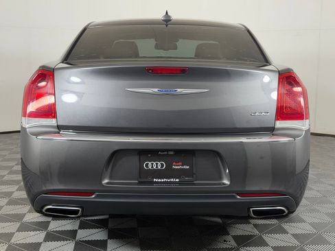 Used 2019 Chrysler 300 Limited RWD image 10
