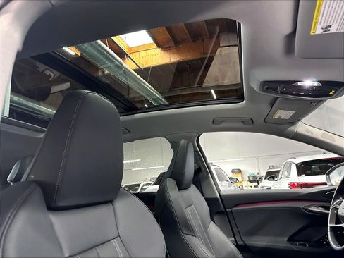 Used 2025 Audi Q6 e-tron Premium Plus w/ Premium Plus AWD/4WD image 23