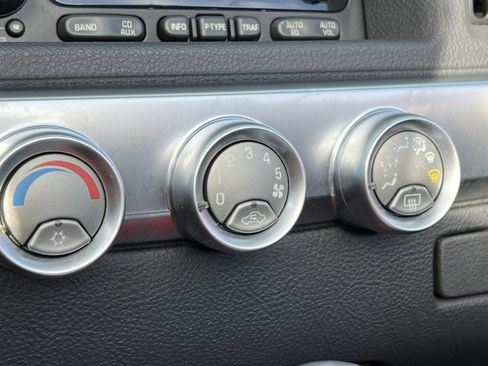 Used 2004 Chevrolet SSR w/ Preferred Equipment Group image 22