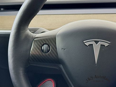 Used 2023 Tesla Model Y Long Range image 13