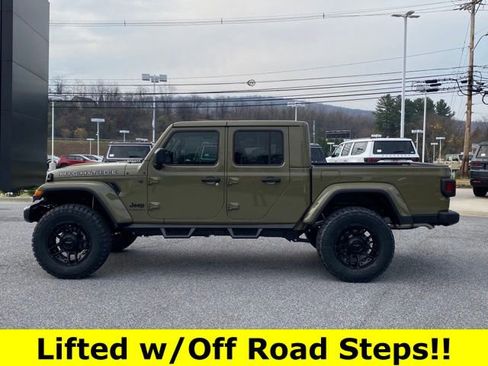 New 2025 Jeep Gladiator Sport image 2